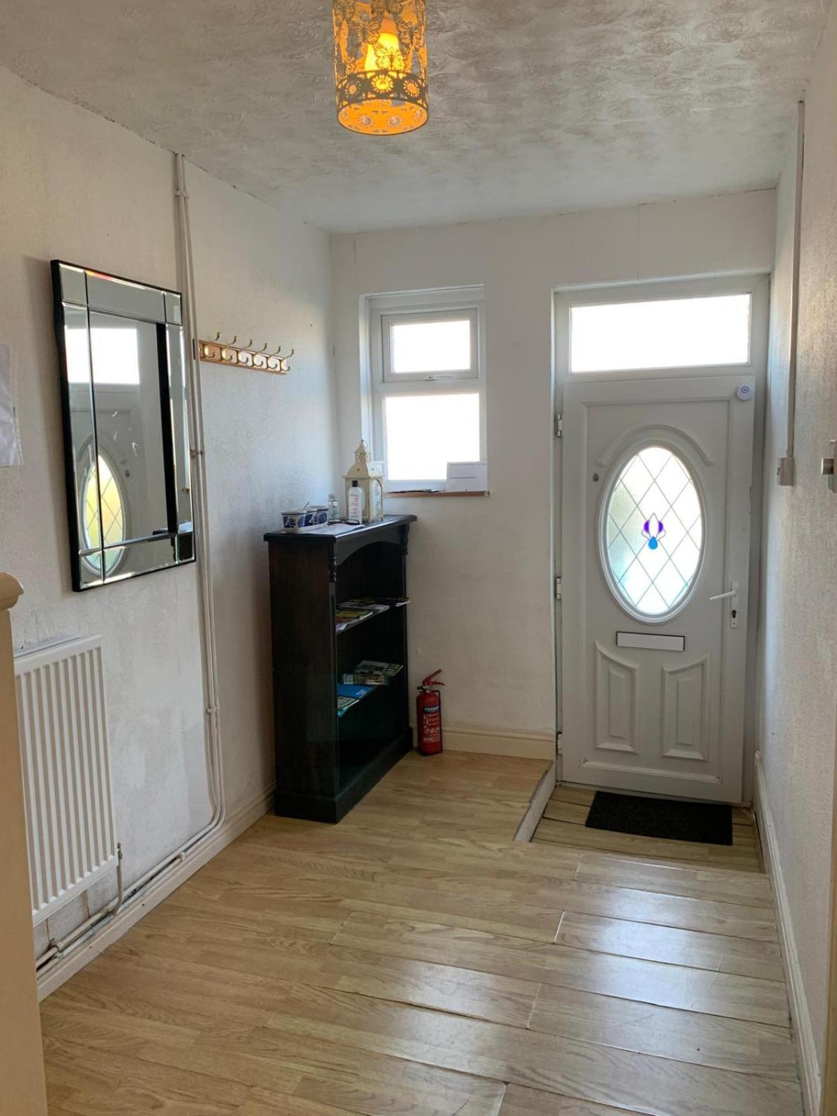 Room Only Guest Accommodation, Guest House Self Catering Bangor  Extérieur photo