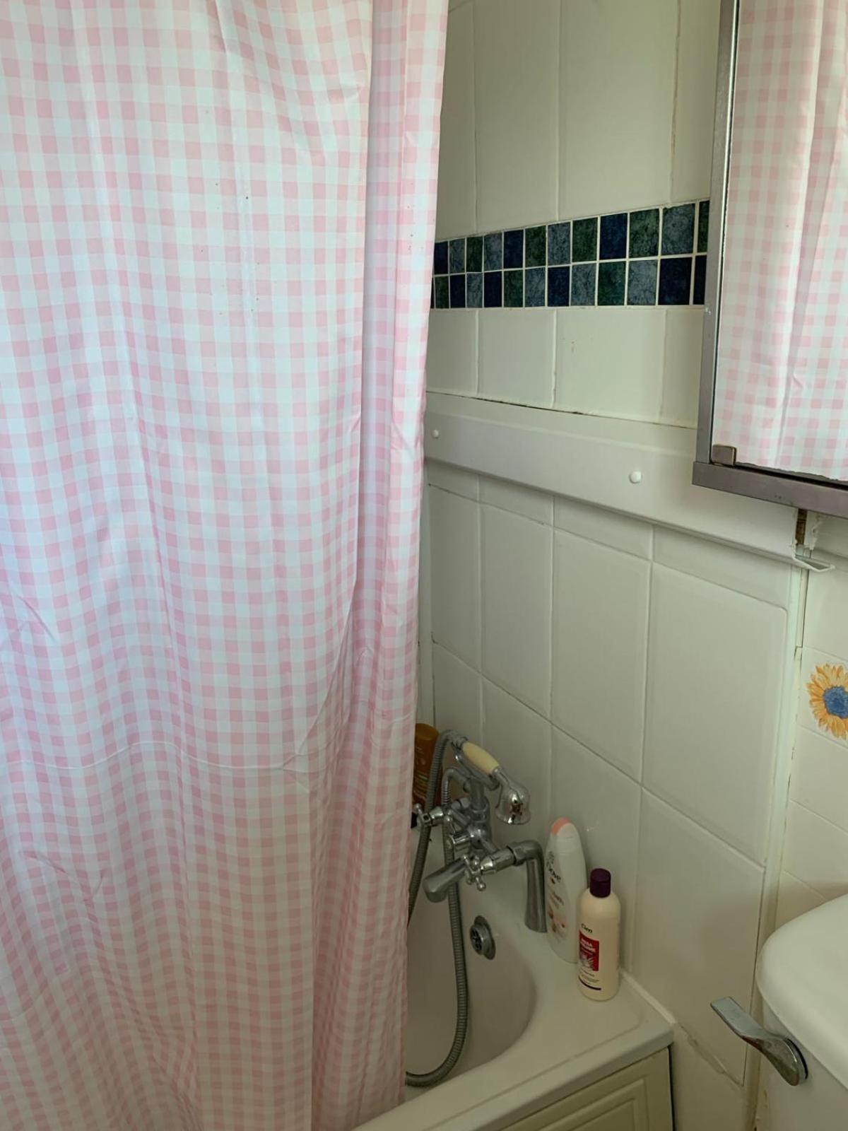 Room Only Guest Accommodation, Guest House Self Catering Bangor  Extérieur photo