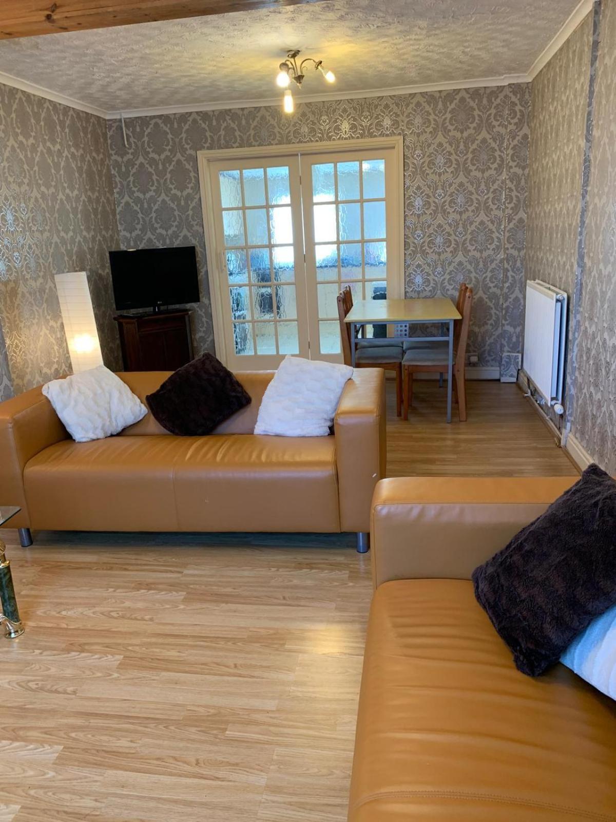 Room Only Guest Accommodation, Guest House Self Catering Bangor  Extérieur photo