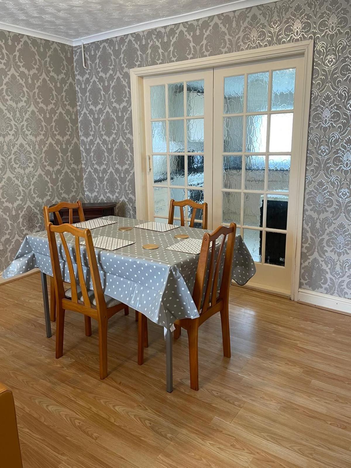 Room Only Guest Accommodation, Guest House Self Catering Bangor  Extérieur photo
