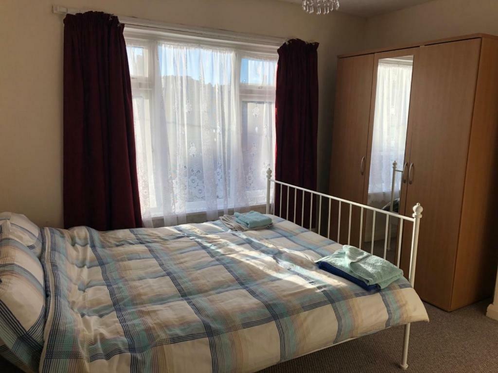 Room Only Guest Accommodation, Guest House Self Catering Bangor  Extérieur photo